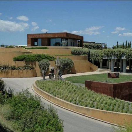 Tina De Vila, En La Capital Del Vino Vilafranca del Penedès Kültér fotó